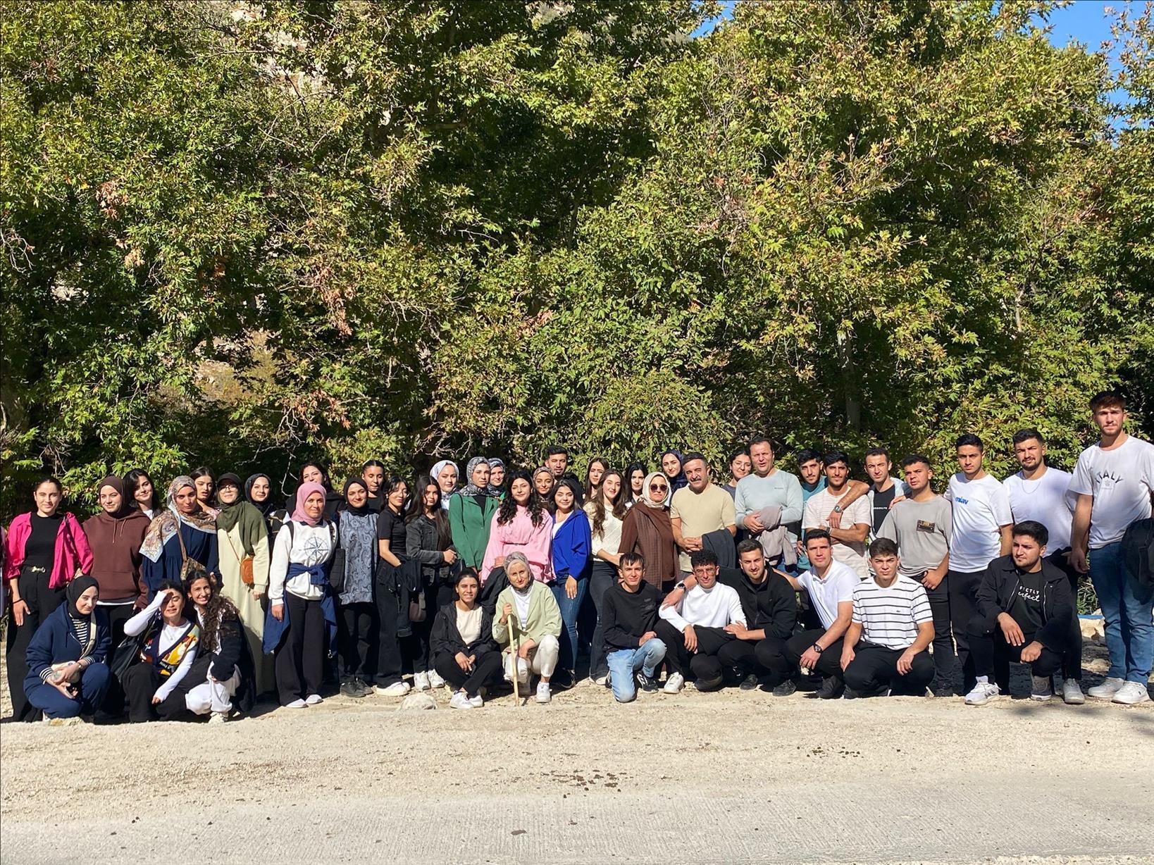 sosyoloji-kulubu-apartman-magaralarini-ziyaret-etti-halkla-bulustu