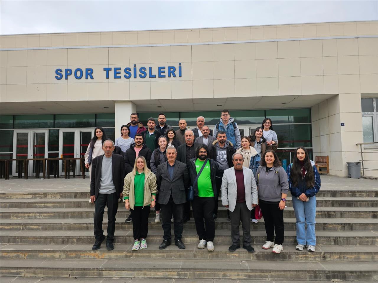 tazelenme-universitesi-ogrencilerinden-kampus-yuruyusu-ve-spor-etkinligi