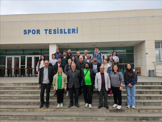 tazelenme-universitesi-ogrencilerinden-kampus-yuruyusu-ve-spor-etkinligi